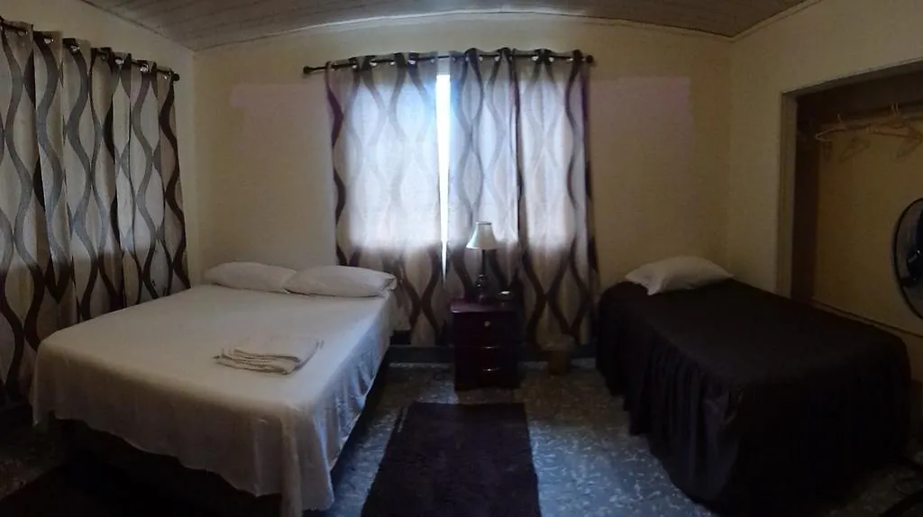 مونتيغو باي Dream Hostel  مونتيغو باي
