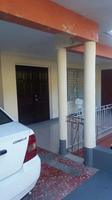 مونتيغو باي Dream Hostel